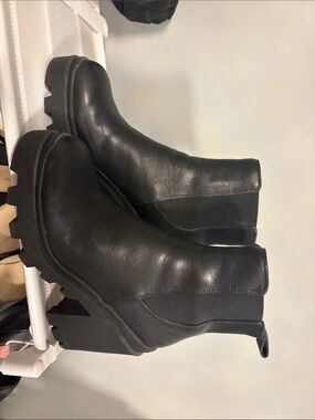 Steve Madden Black Lug-Sole Chelsea Platform Boots